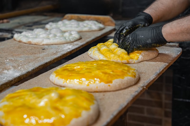 Build your own mod pizza with unlimited toppings